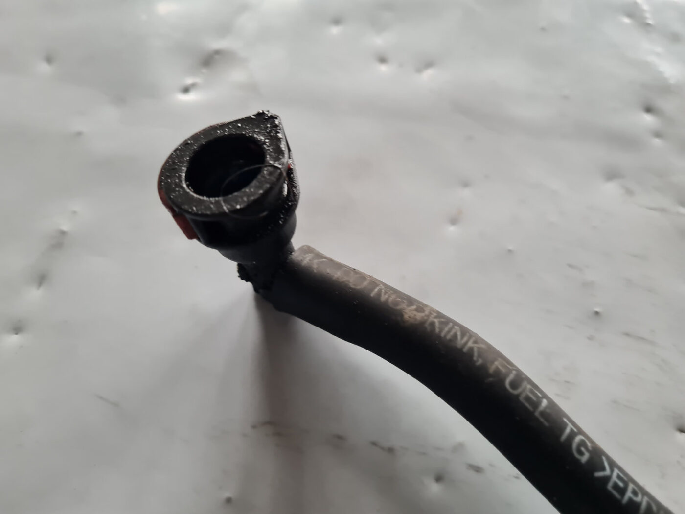 Degvielas caurule priekš TOYOTA AVENSIS 2007 UNIVERSAL 4 Degvielas caurule priekš TOYOTA AVENSIS 2007 UNIVERSAL