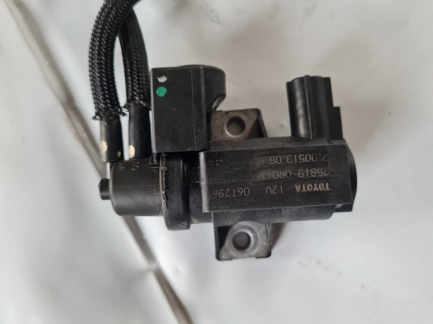 Solenoīda vakuuma vārsts priekš TOYOTA AVENSIS 2007 UNIVERSAL 2 Solenoīda vakuuma vārsts priekš TOYOTA AVENSIS 2007 UNIVERSAL