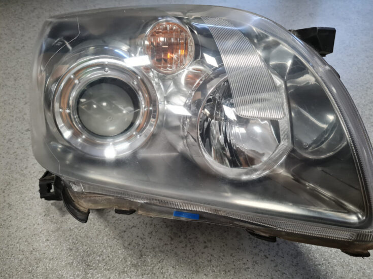 Priekšējais labais lukturis priekš TOYOTA AVENSIS 2007 UNIVERSAL