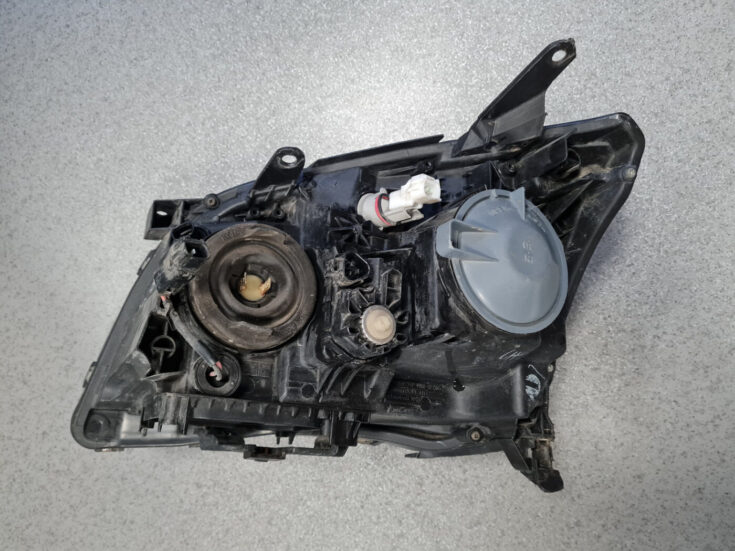 Priekšējais labais lukturis priekš TOYOTA AVENSIS 2007 UNIVERSAL