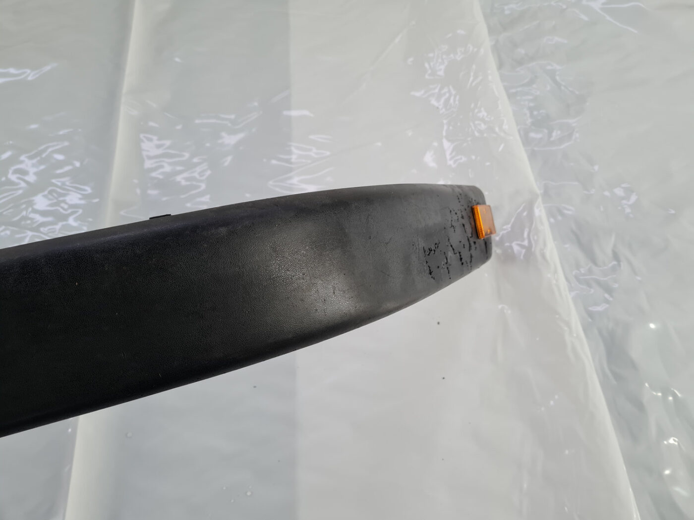 Priekšēja bufera uzlika priekš AUDI 100 C4 1992-1995 6 Priekšēja bufera uzlika priekš AUDI 100 C4 1992-1995