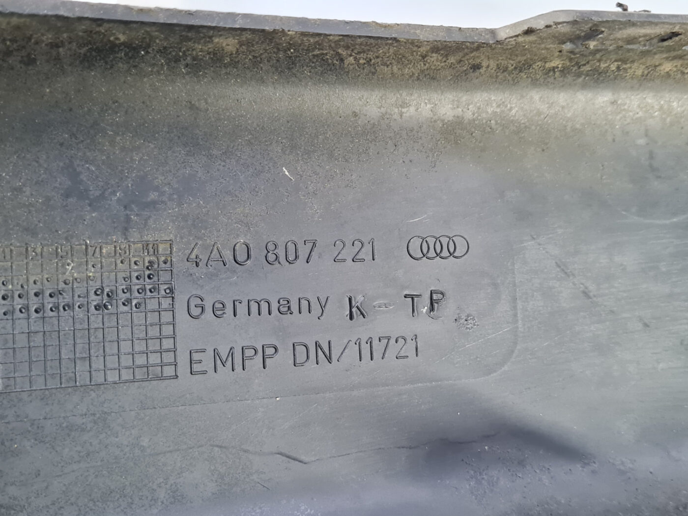 Priekšēja bufera uzlika priekš AUDI 100 C4 1992-1995 3 Priekšēja bufera uzlika priekš AUDI 100 C4 1992-1995