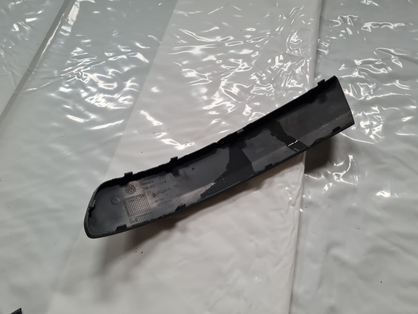 Priekšēja bufera uzlika priekš VW Transporter Caravelle T5 4 Priekšēja bufera uzlika priekš VW Transporter Caravelle T5