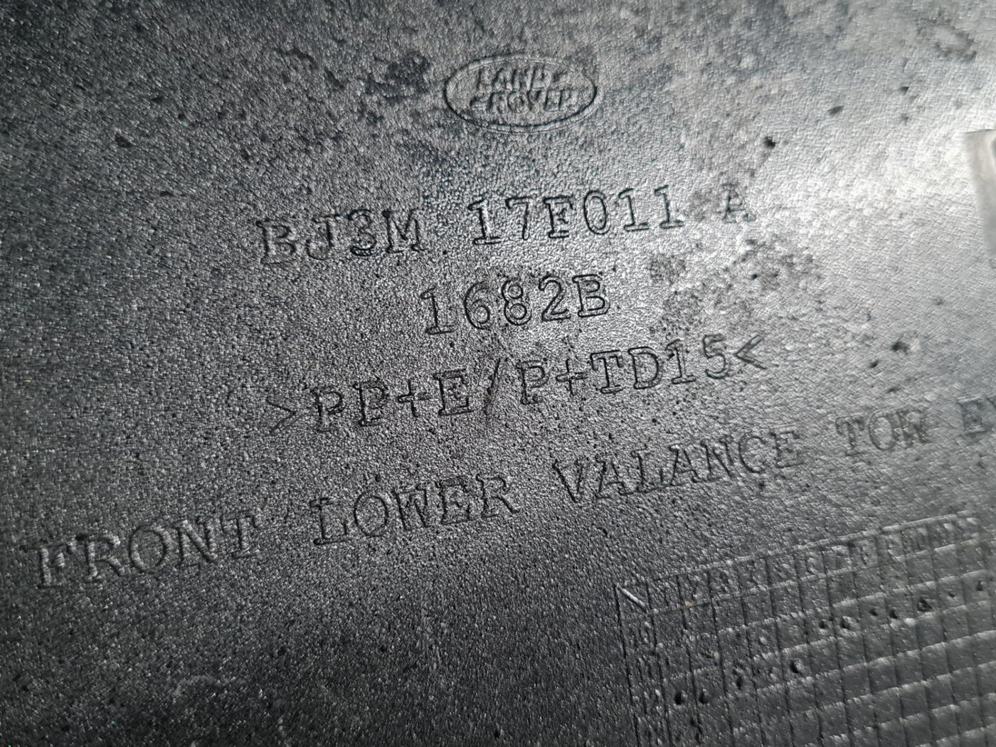 Priekšēja bufera uzlika priekš LAND ROVER EVOQUE 2012-2019 3 Priekšēja bufera uzlika priekš LAND ROVER EVOQUE 2012-2019