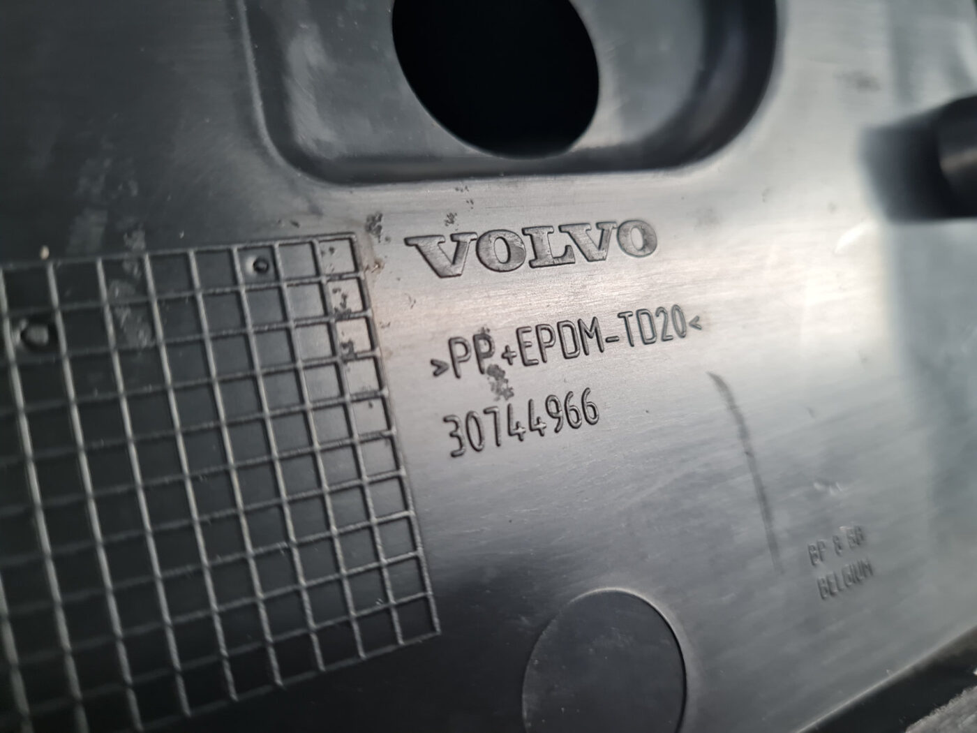 Priekšējā bufera amortizators priekš VOLVO S40 2004 Black 4 Priekšējā bufera amortizators priekš VOLVO S40 2004 Black