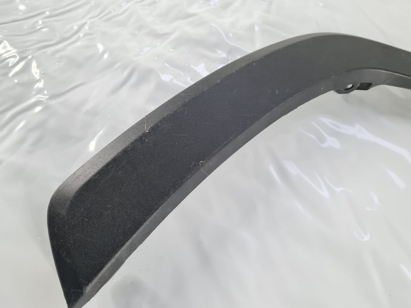 Priekšēja spārna uzlika/moldings priekš TOYOTA RAV4 2019-2024 2 Priekšēja spārna uzlika/moldings priekš TOYOTA RAV4 2019-2024