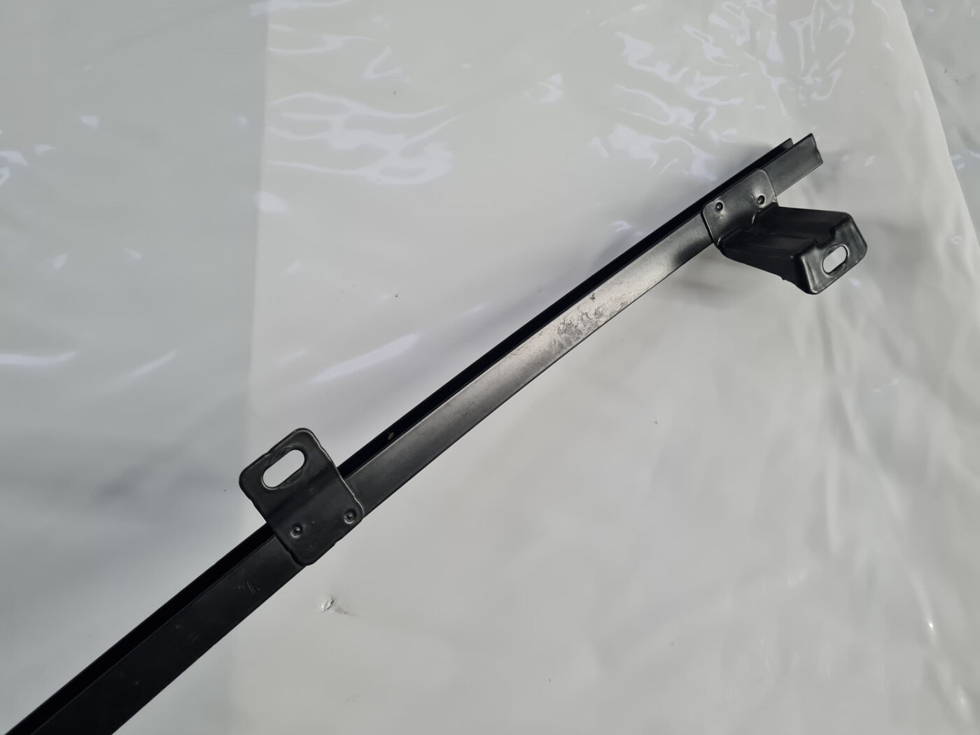 Durvju stikla vadīkla/sliede priekš VW GOLF PLUS 2005-2013 5 Durvju stikla vadīkla/sliede priekš VW GOLF PLUS 2005-2013