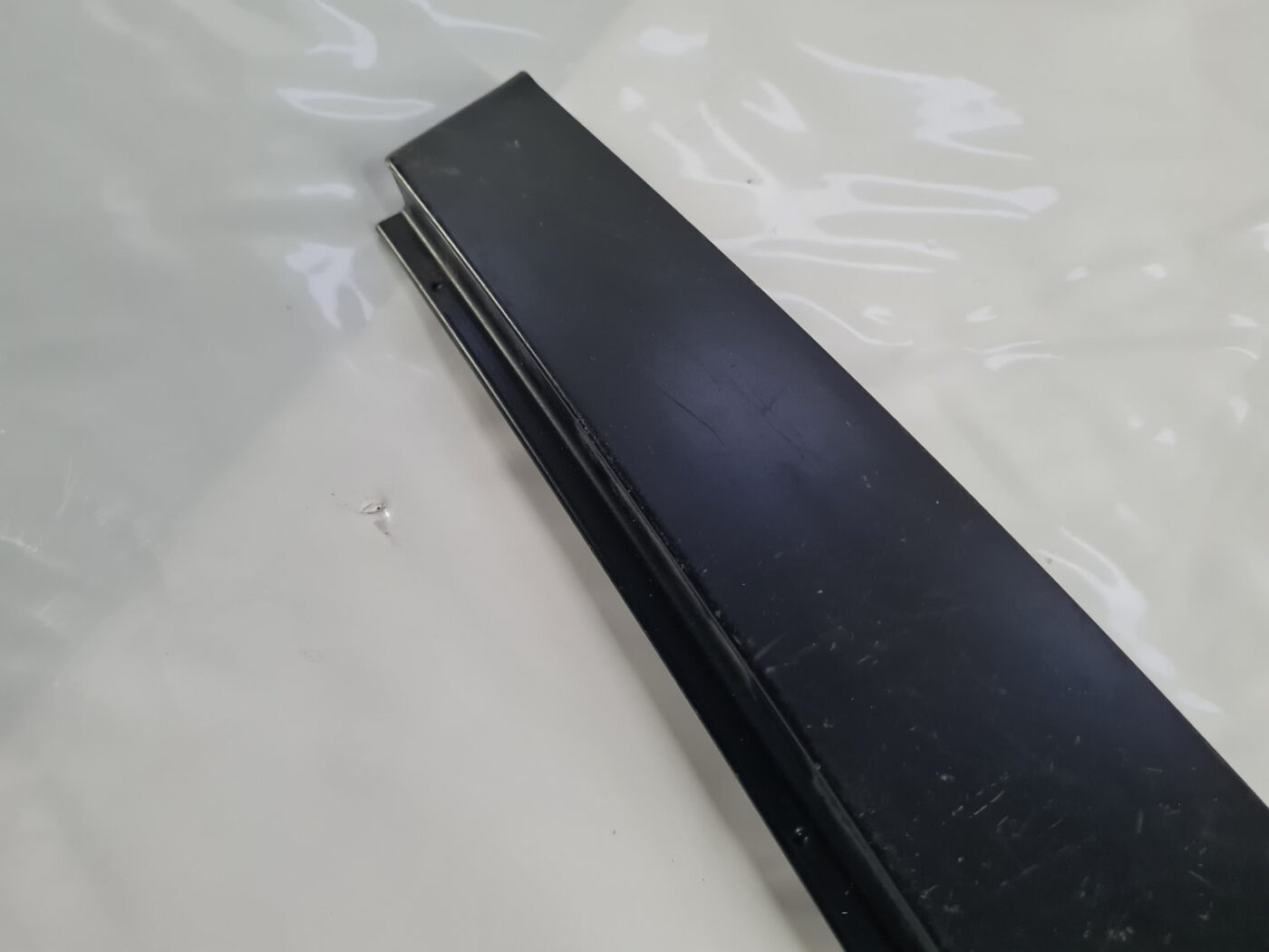 Durvju stikla moldings priekš VW PASSAT B6 2006 ANGL. UNIVERSAL 7 Durvju stikla moldings priekš VW PASSAT B6 2006 ANGL. UNIVERSAL