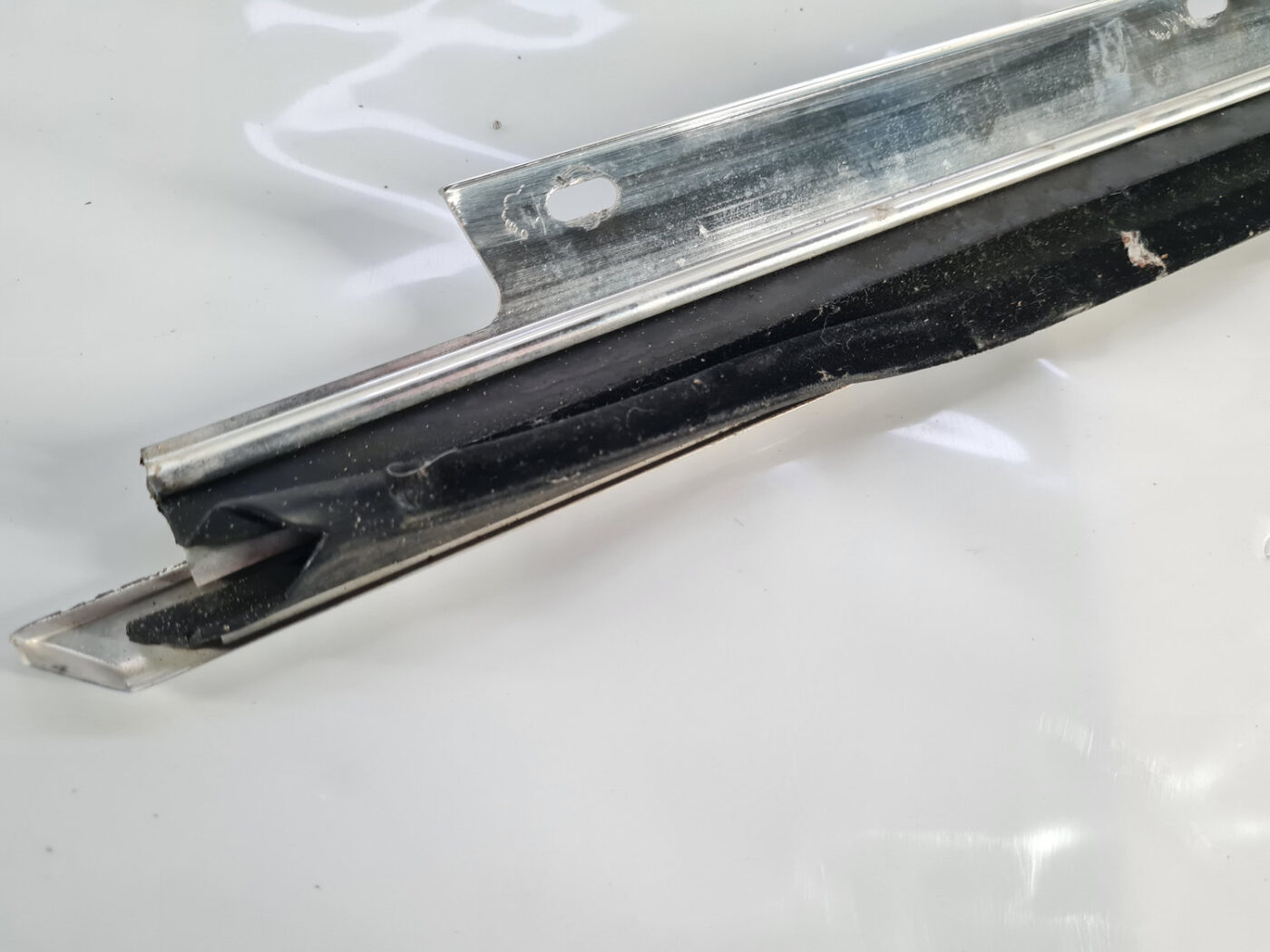 Durvju stikla moldings priekš AUDI A6 1998 8 Durvju stikla moldings priekš AUDI A6 1998