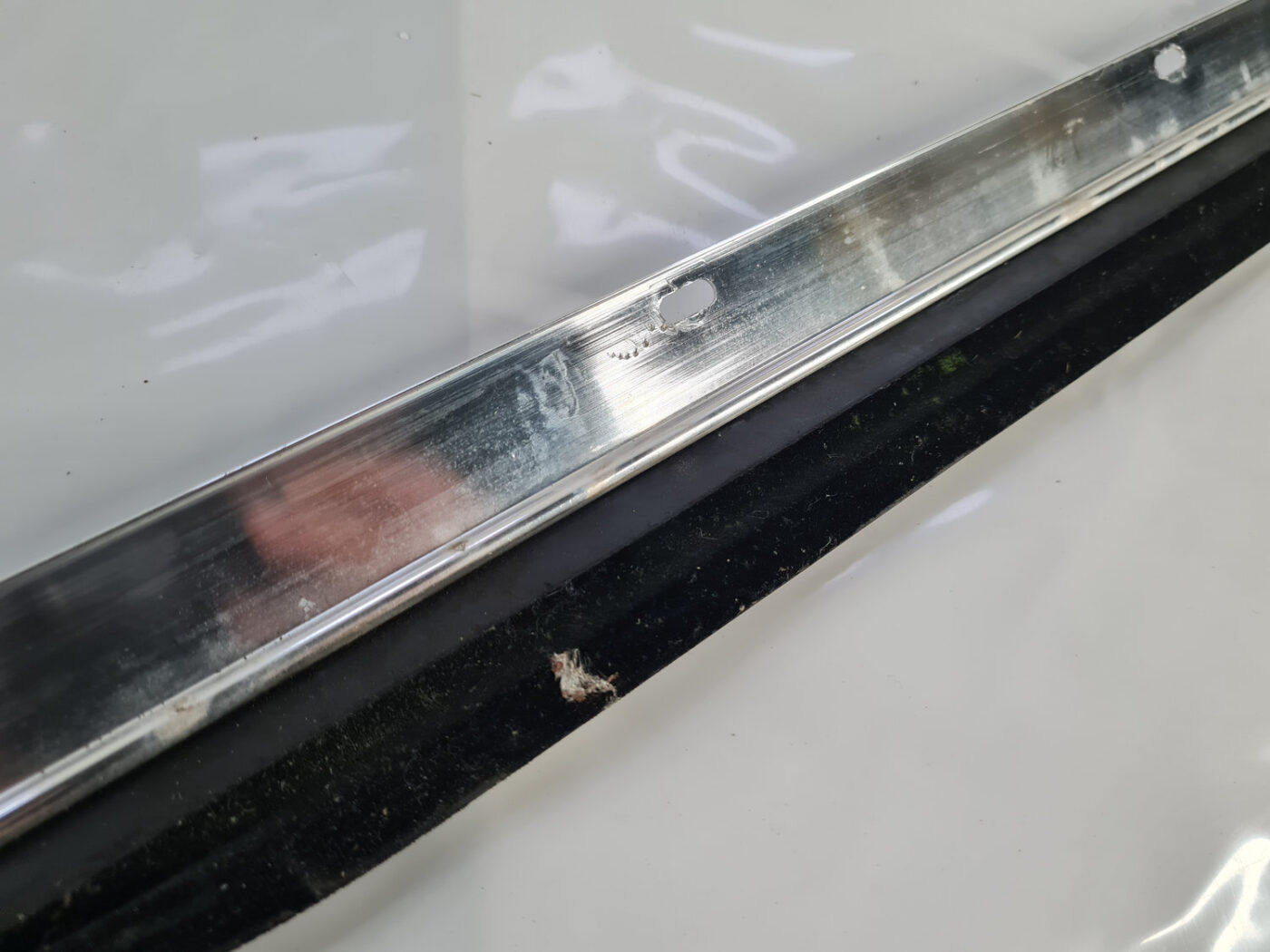 Durvju stikla moldings priekš AUDI A6 1998 7 Durvju stikla moldings priekš AUDI A6 1998