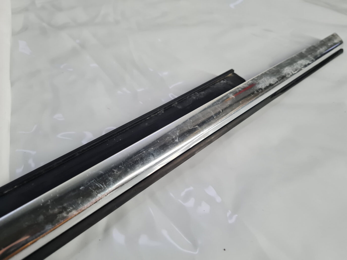 Durvju stikla moldings priekš Audi Q5 2008-2017 11 Durvju stikla moldings priekš Audi Q5 2008-2017