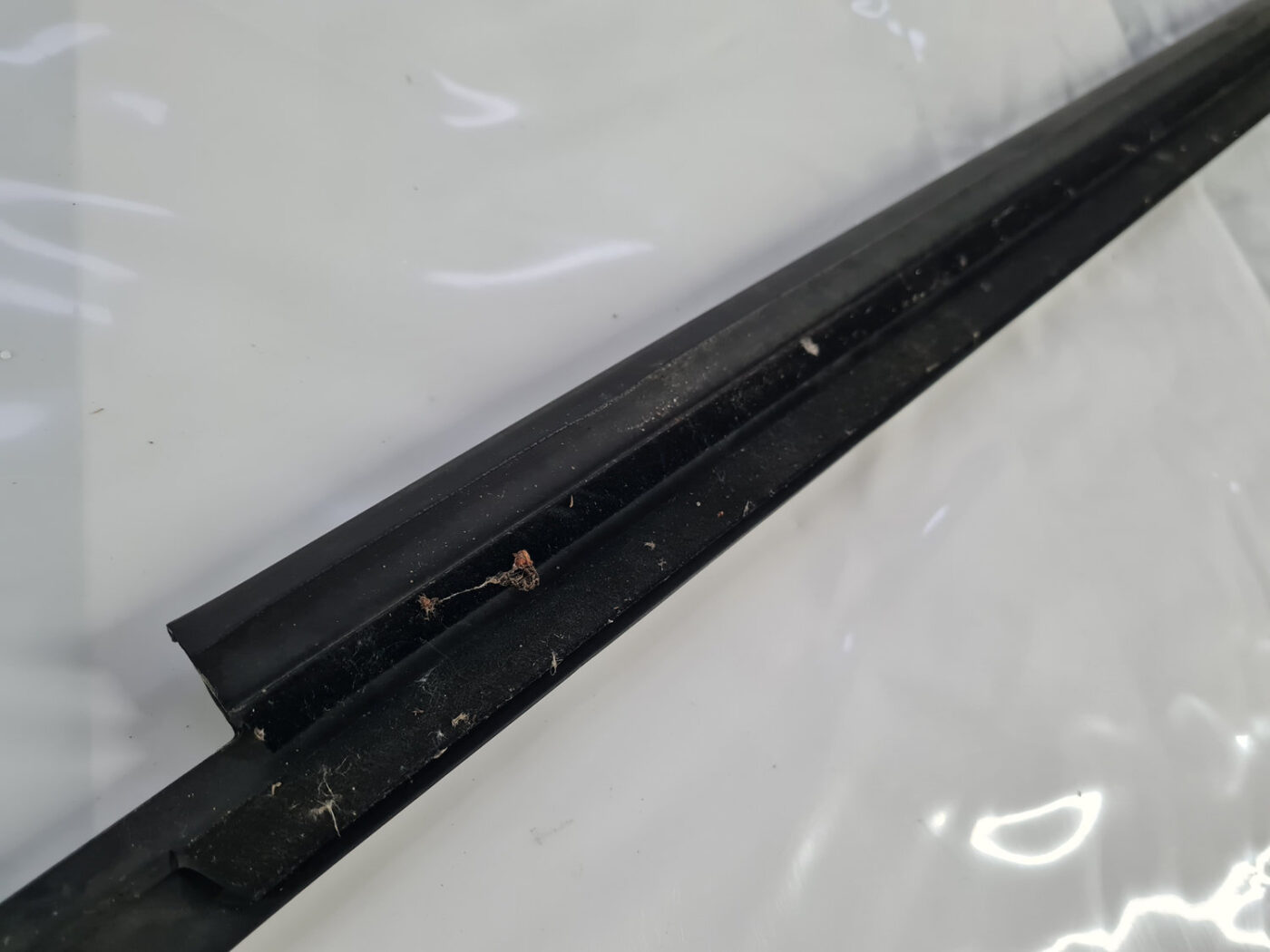 Durvju stikla moldings priekš Audi Q5 2008-2017 6 Durvju stikla moldings priekš Audi Q5 2008-2017