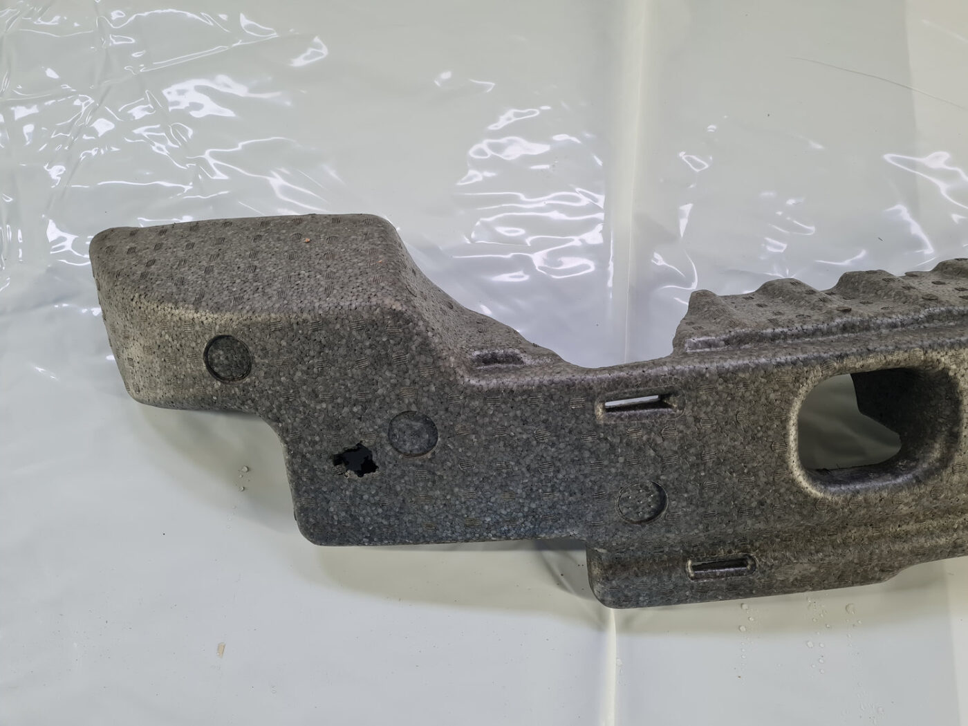 Aizmugurēja bufera putuplasts priekš KIA SORENTO 2004-2008 15 Aizmugurēja bufera putuplasts priekš KIA SORENTO 2004-2008