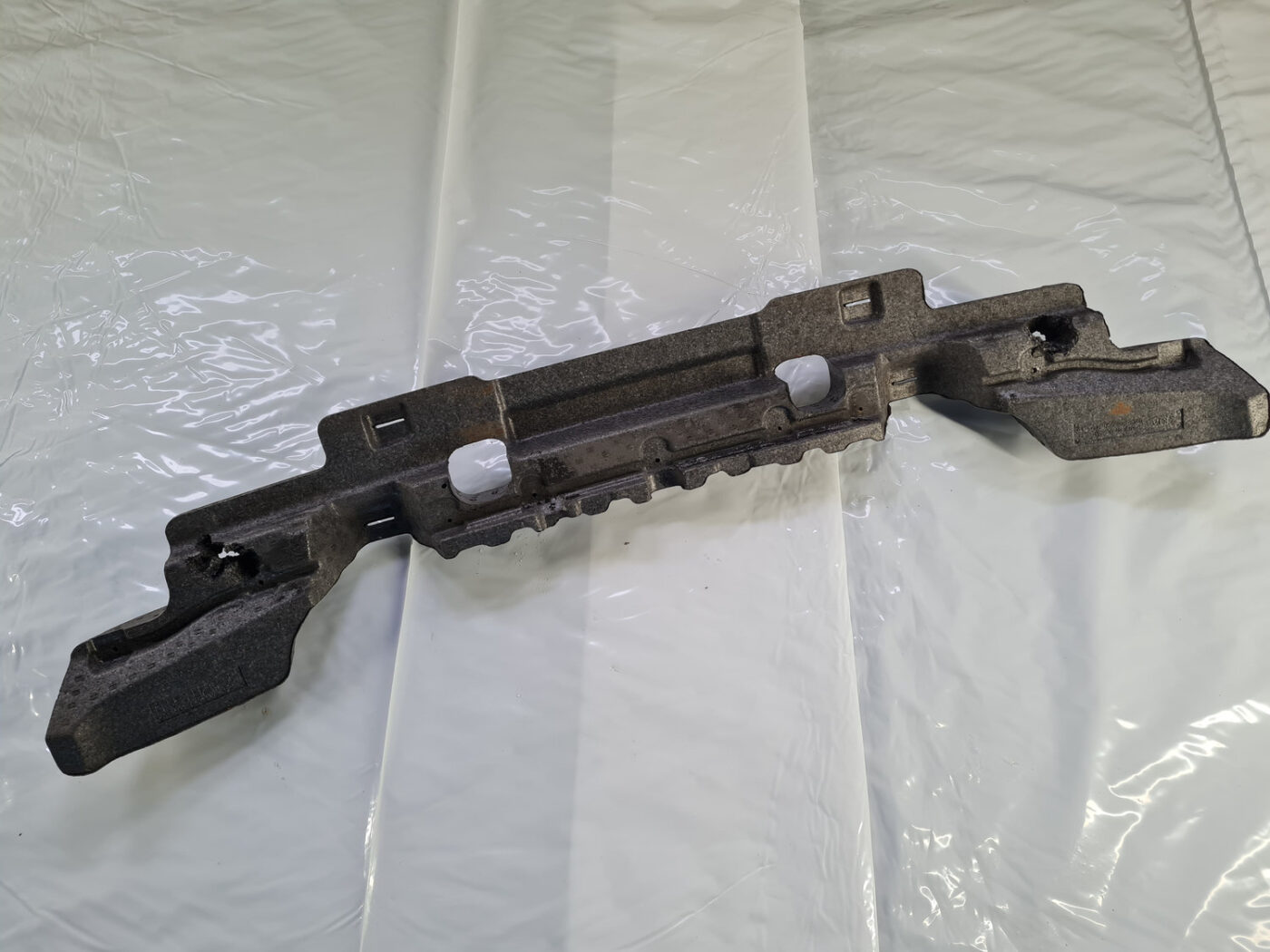 Aizmugurēja bufera putuplasts priekš KIA SORENTO 2004-2008 10 Aizmugurēja bufera putuplasts priekš KIA SORENTO 2004-2008