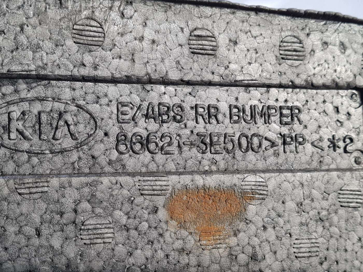 Aizmugurēja bufera putuplasts priekš KIA SORENTO 2004-2008 3 Aizmugurēja bufera putuplasts priekš KIA SORENTO 2004-2008