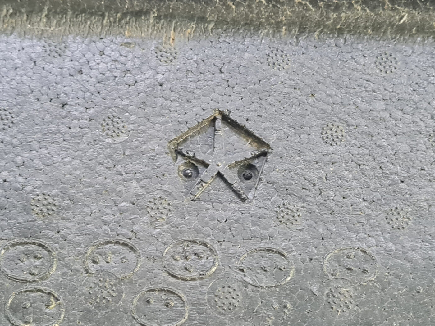 Priekšēja bufera putuplasts priekš CHRYSLER SEBRING 2006 5 Priekšēja bufera putuplasts priekš CHRYSLER SEBRING 2006