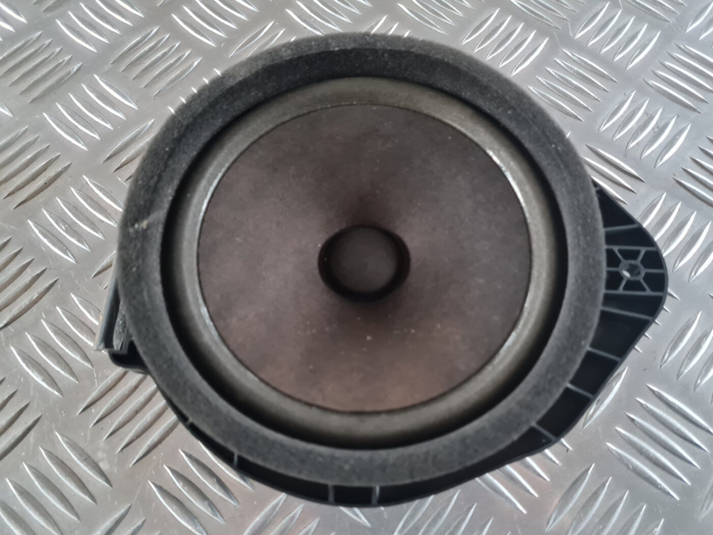 Durvju skaļrunis, apakšā priekš OPEL INSIGNIA 2010 2 Durvju skaļrunis, apakšā priekš OPEL INSIGNIA 2010