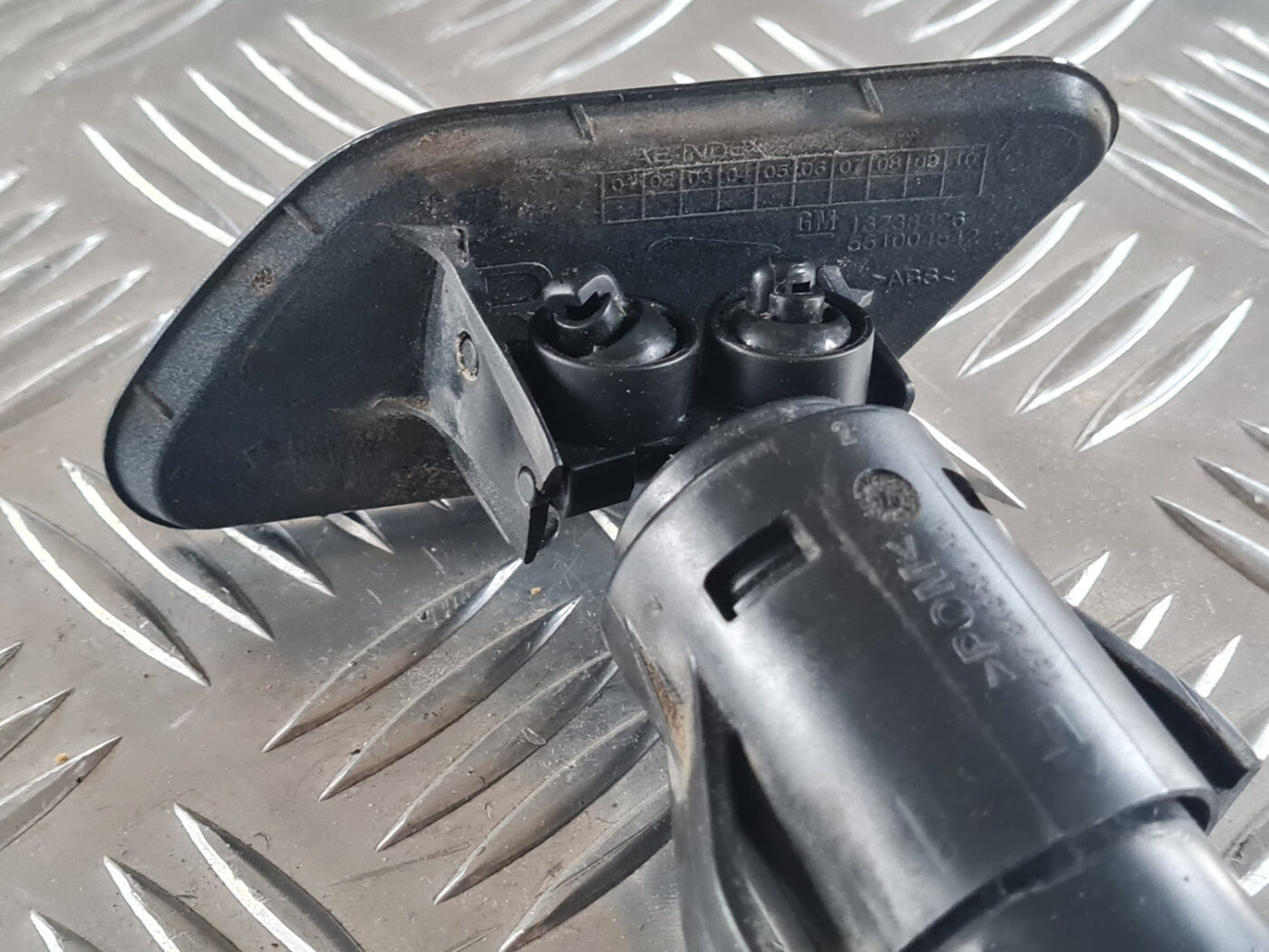 Lukturu mazgātāja sprausla priekš OPEL INSIGNIA 2010 8 Lukturu mazgātāja sprausla priekš OPEL INSIGNIA 2010