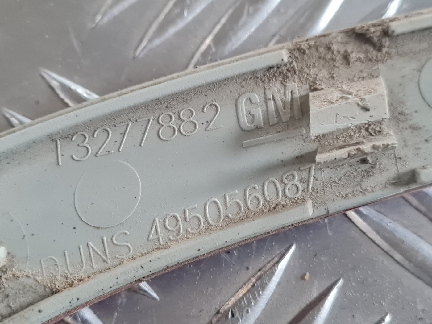 Aizmugurējais atstarotājs priekš OPEL INSIGNIA 2010 4 Aizmugurējais atstarotājs priekš OPEL INSIGNIA 2010