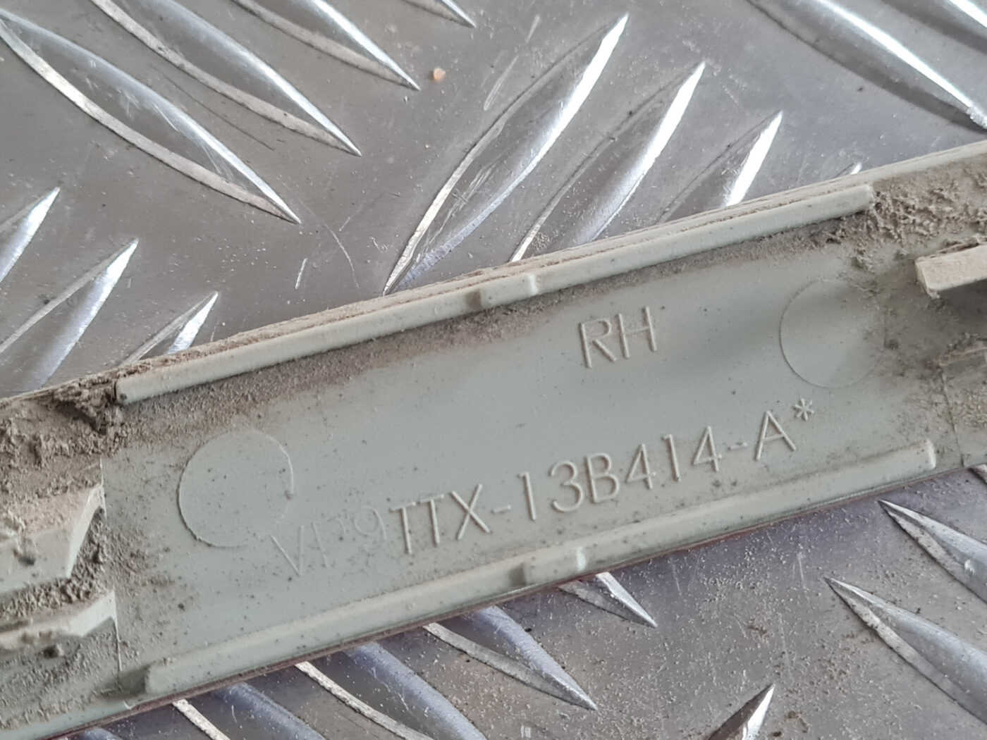 Aizmugurējais atstarotājs priekš OPEL INSIGNIA 2010 3 Aizmugurējais atstarotājs priekš OPEL INSIGNIA 2010