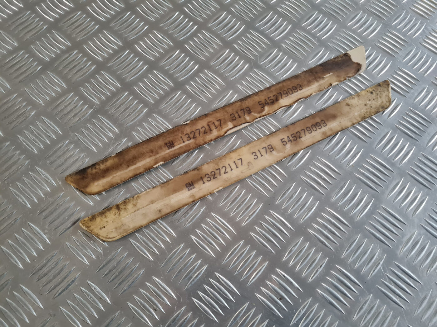 Sliekšņu uzliku komplekts priekš OPEL INSIGNIA 2010 4 Sliekšņu uzliku komplekts priekš OPEL INSIGNIA 2010