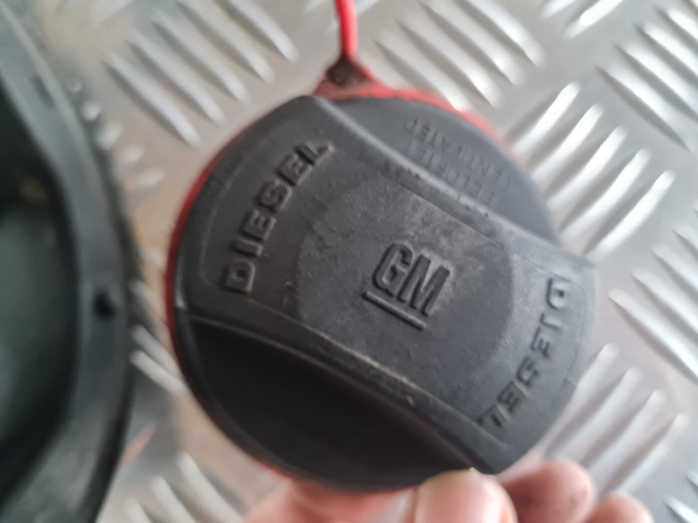 Degvielas tvertnes vāks priekš OPEL INSIGNIA 2010 5 Degvielas tvertnes vāks priekš OPEL INSIGNIA 2010