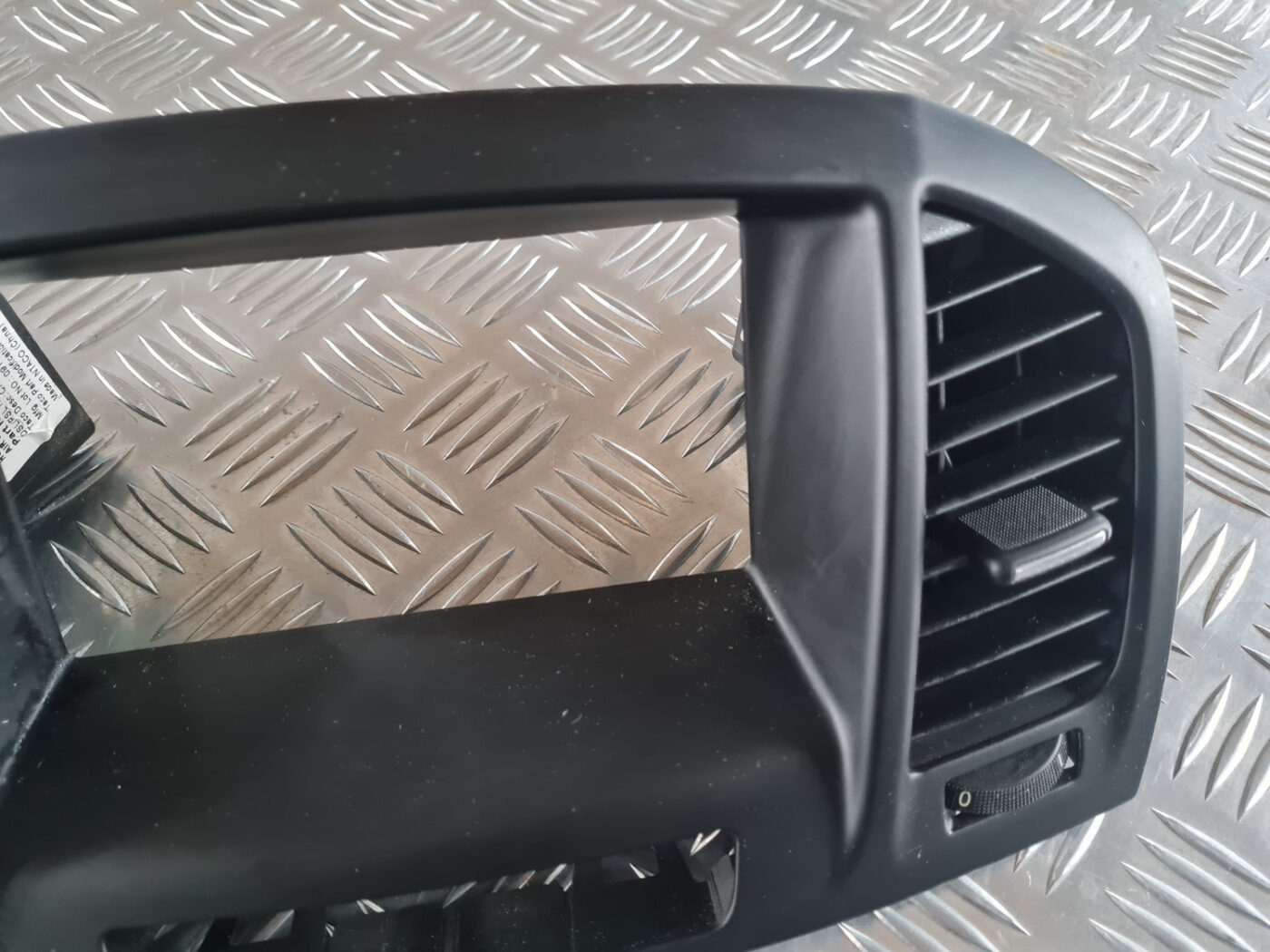 Mērinstrumentu paneļa gaisa vads, centrā priekš OPEL INSIGNIA 2010 6 Mērinstrumentu paneļa gaisa vads, centrā priekš OPEL INSIGNIA 2010