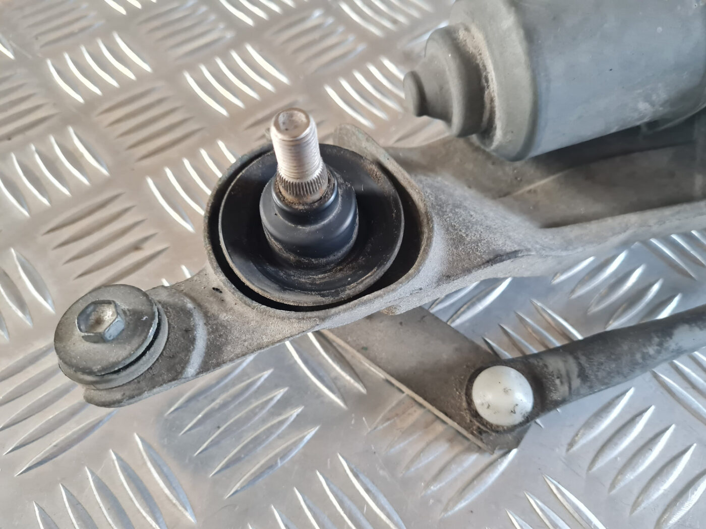 Vējstikla tīrīšanas mehānisms priekš OPEL INSIGNIA 2010 2 Vējstikla tīrīšanas mehānisms priekš OPEL INSIGNIA 2010