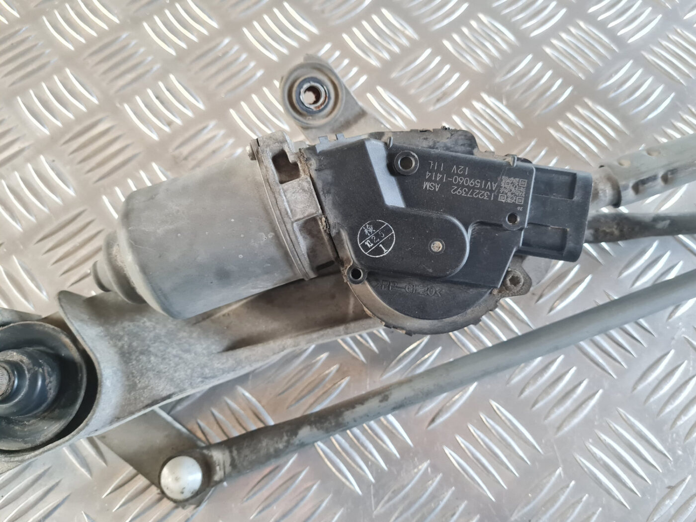 Vējstikla tīrīšanas mehānisms priekš OPEL INSIGNIA 2010 6 Vējstikla tīrīšanas mehānisms priekš OPEL INSIGNIA 2010