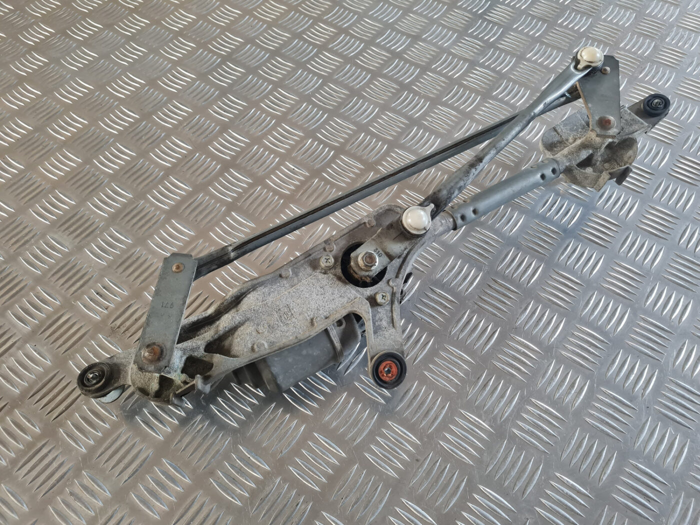 Vējstikla tīrīšanas mehānisms priekš OPEL INSIGNIA 2010 3 Vējstikla tīrīšanas mehānisms priekš OPEL INSIGNIA 2010