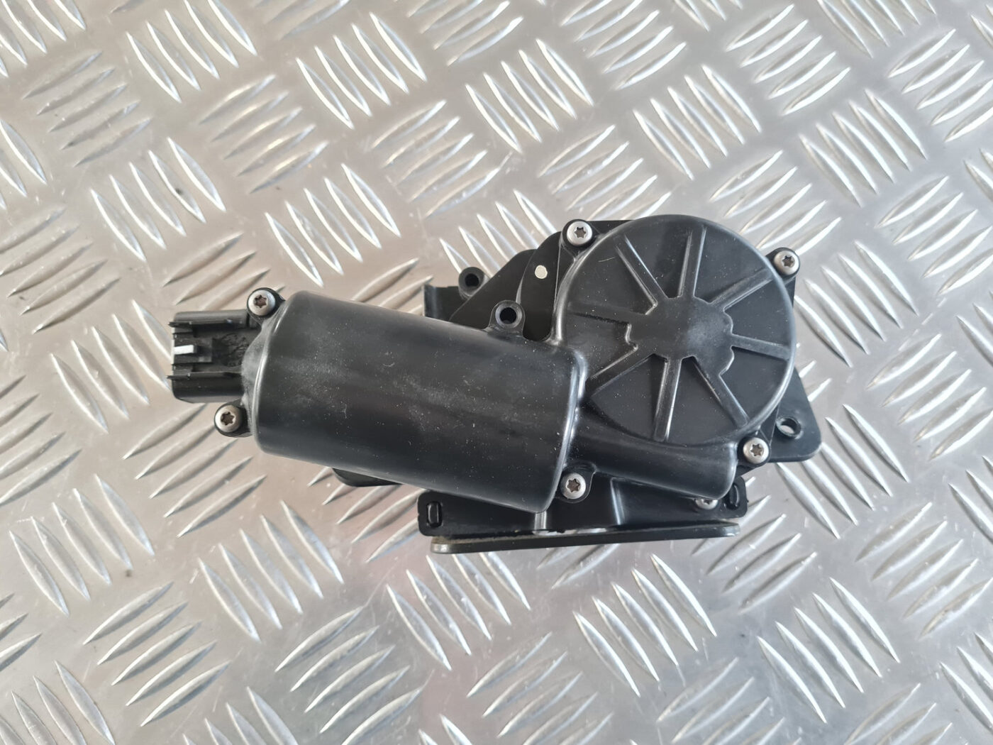 Bagāžnieka vāka slēdzene priekš OPEL INSIGNIA 2010 2 Bagāžnieka vāka slēdzene priekš OPEL INSIGNIA 2010