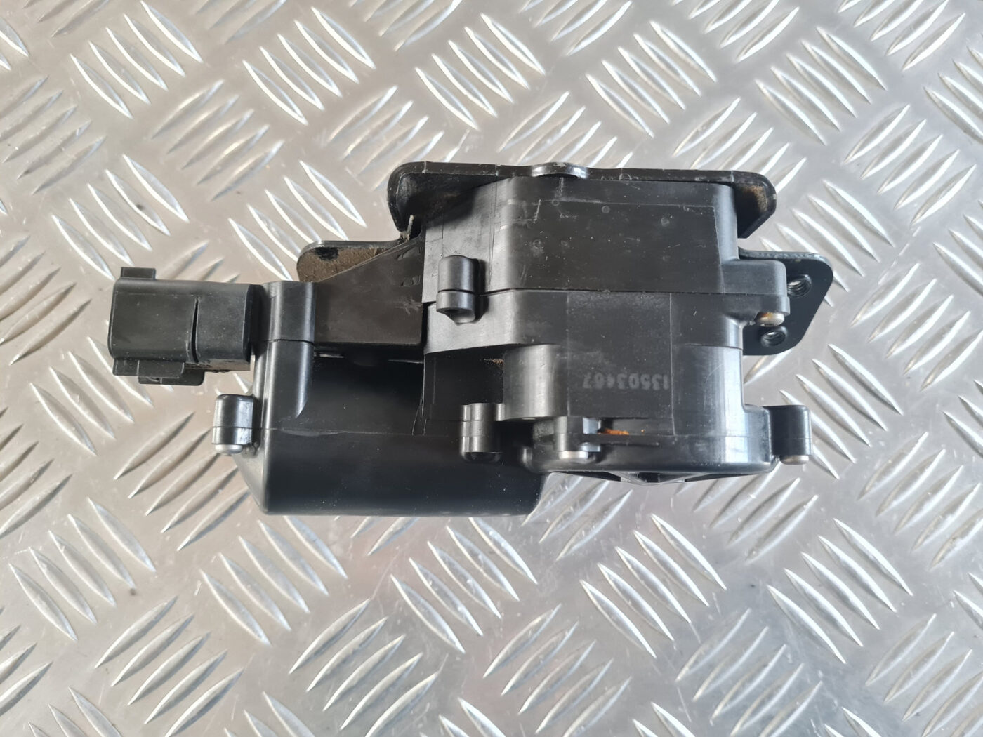 Bagāžnieka vāka slēdzene priekš OPEL INSIGNIA 2010 5 Bagāžnieka vāka slēdzene priekš OPEL INSIGNIA 2010