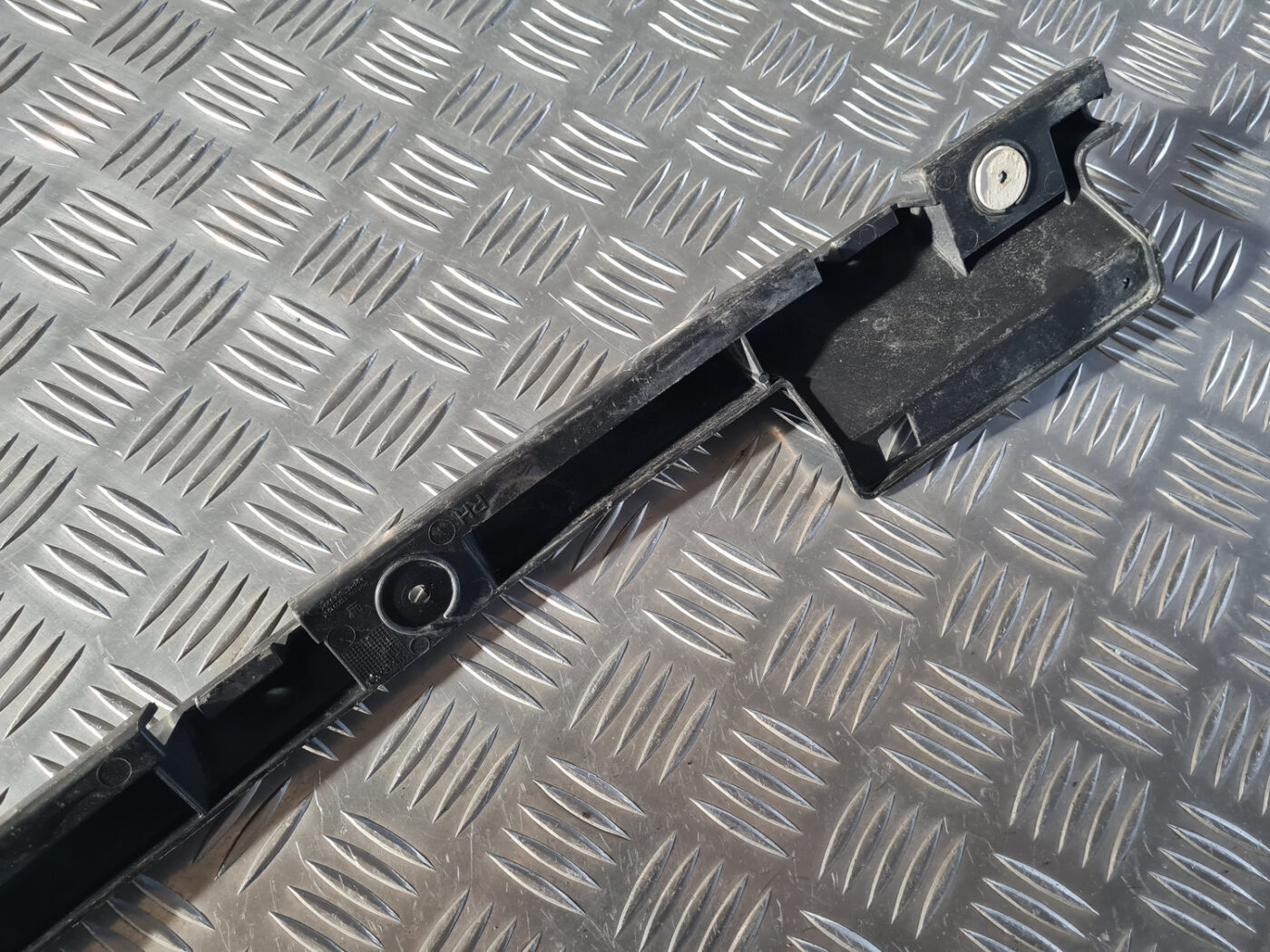 Aizmugurēja bufera kronšteins priekš OPEL INSIGNIA 2010 6 Aizmugurēja bufera kronšteins priekš OPEL INSIGNIA 2010