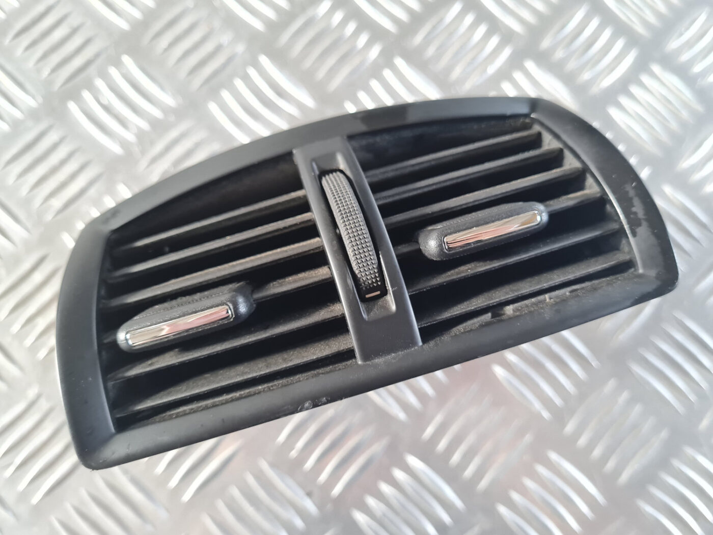 Centrālās konsoles gaisa vads priekš OPEL INSIGNIA 2010 3 Centrālās konsoles gaisa vads priekš OPEL INSIGNIA 2010