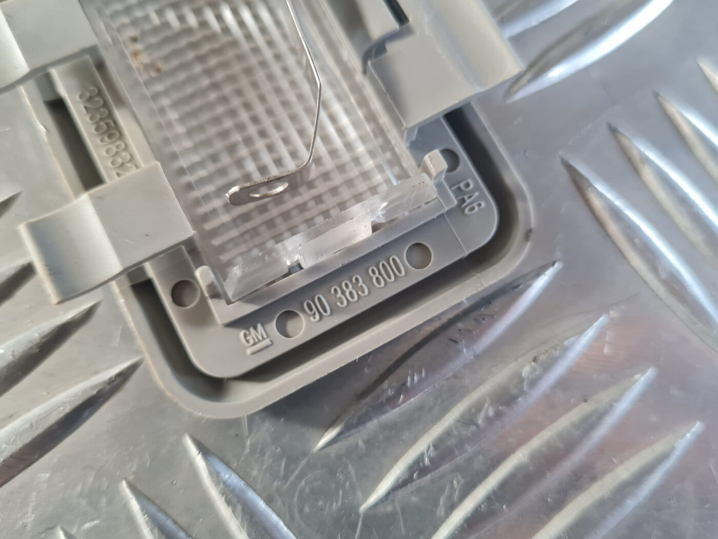 Apgaismojums bagažnieka nodalījuma priekš OPEL INSIGNIA 2010 4 Apgaismojums bagažnieka nodalījuma priekš OPEL INSIGNIA 2010