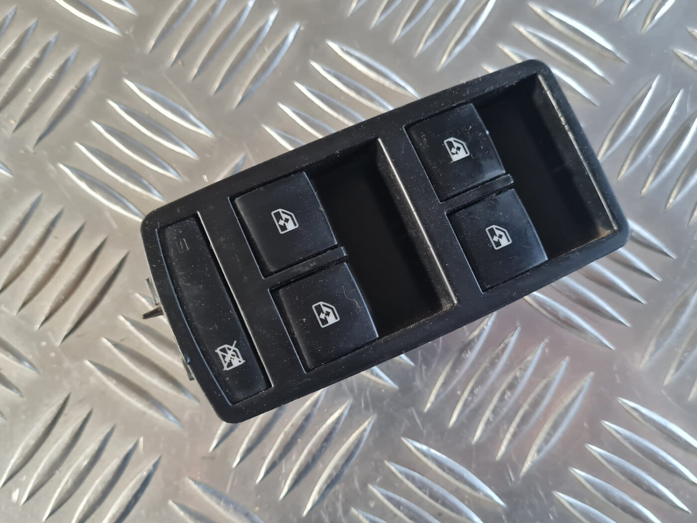 Šofera durvju slēdža pogas priekš OPEL INSIGNIA 2010 2 Šofera durvju slēdža pogas priekš OPEL INSIGNIA 2010