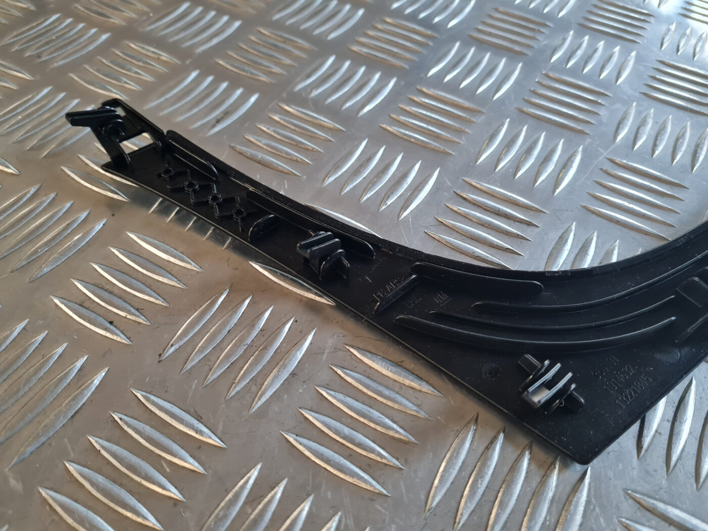 Mērinstrumentu paneļa dekoratīvā uzlika priekš OPEL INSIGNIA 2010 5 Mērinstrumentu paneļa dekoratīvā uzlika priekš OPEL INSIGNIA 2010