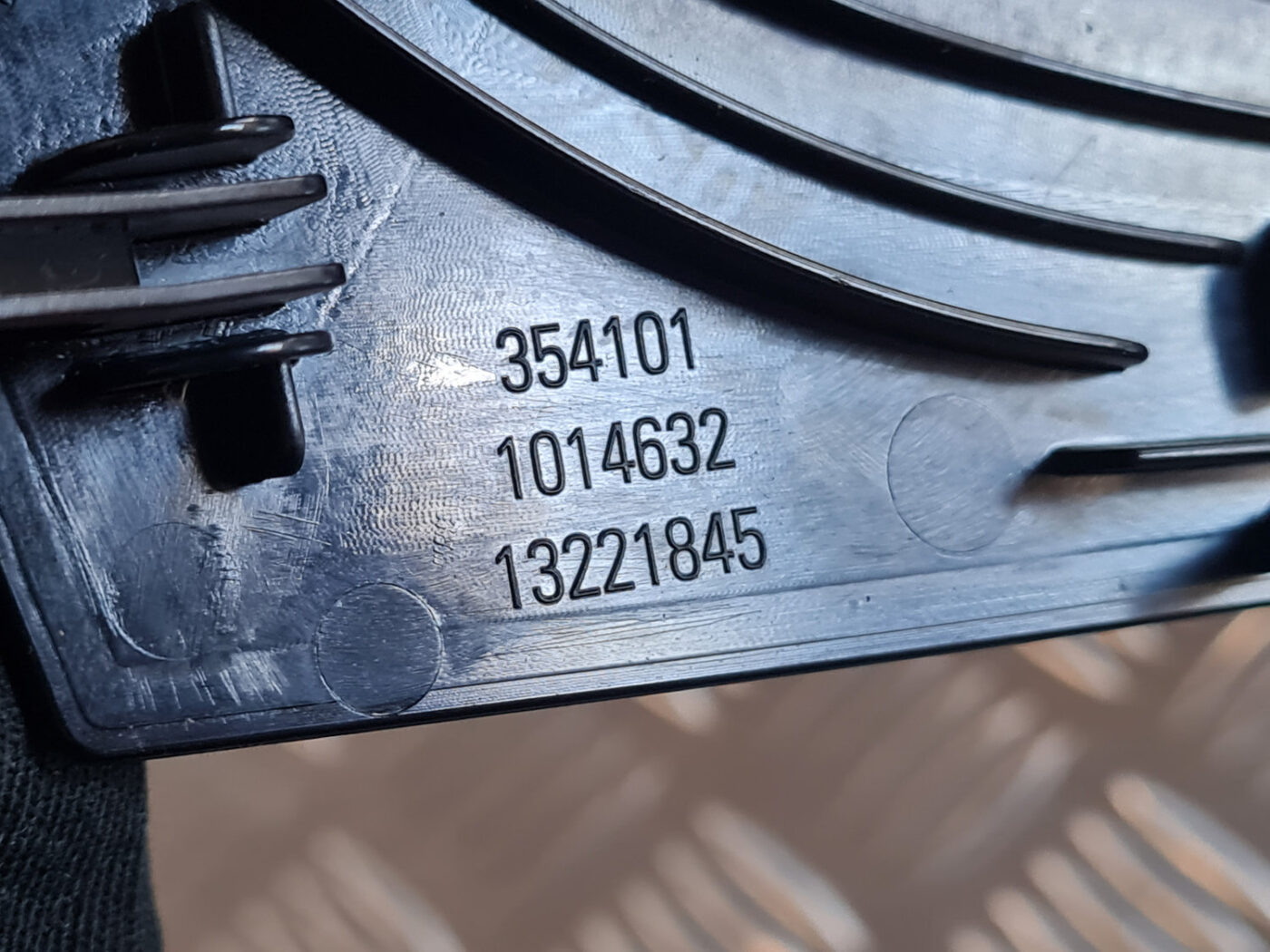 Mērinstrumentu paneļa dekoratīvā uzlika priekš OPEL INSIGNIA 2010 3 Mērinstrumentu paneļa dekoratīvā uzlika priekš OPEL INSIGNIA 2010