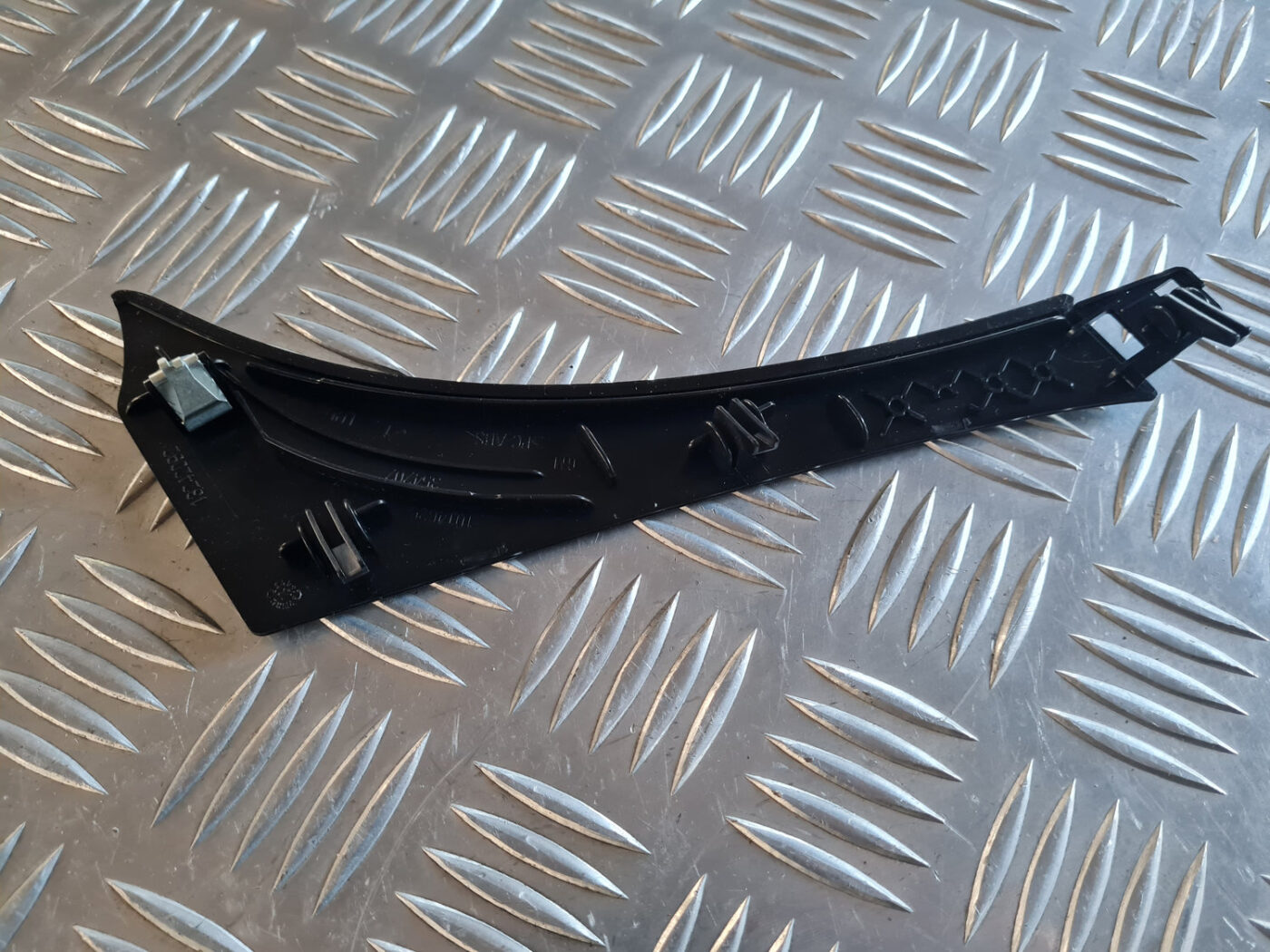 Mērinstrumentu paneļa dekoratīvā uzlika priekš OPEL INSIGNIA 2010 5 Mērinstrumentu paneļa dekoratīvā uzlika priekš OPEL INSIGNIA 2010