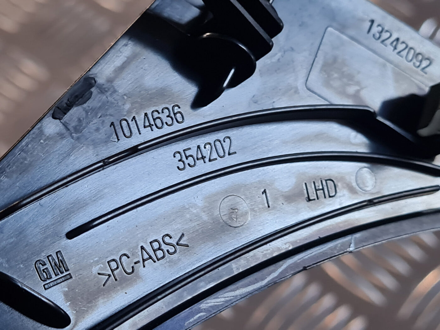 Mērinstrumentu paneļa dekoratīvā uzlika priekš OPEL INSIGNIA 2010 3 Mērinstrumentu paneļa dekoratīvā uzlika priekš OPEL INSIGNIA 2010