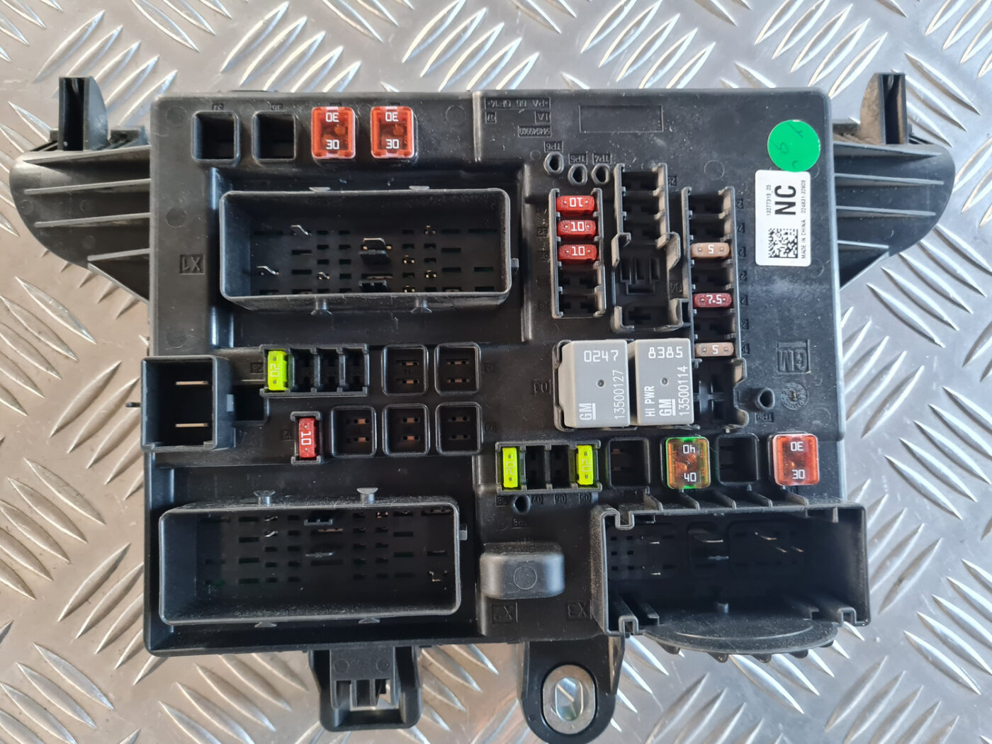 Drošinātāju bloks priekš OPEL INSIGNIA 2010 2 Drošinātāju bloks priekš OPEL INSIGNIA 2010