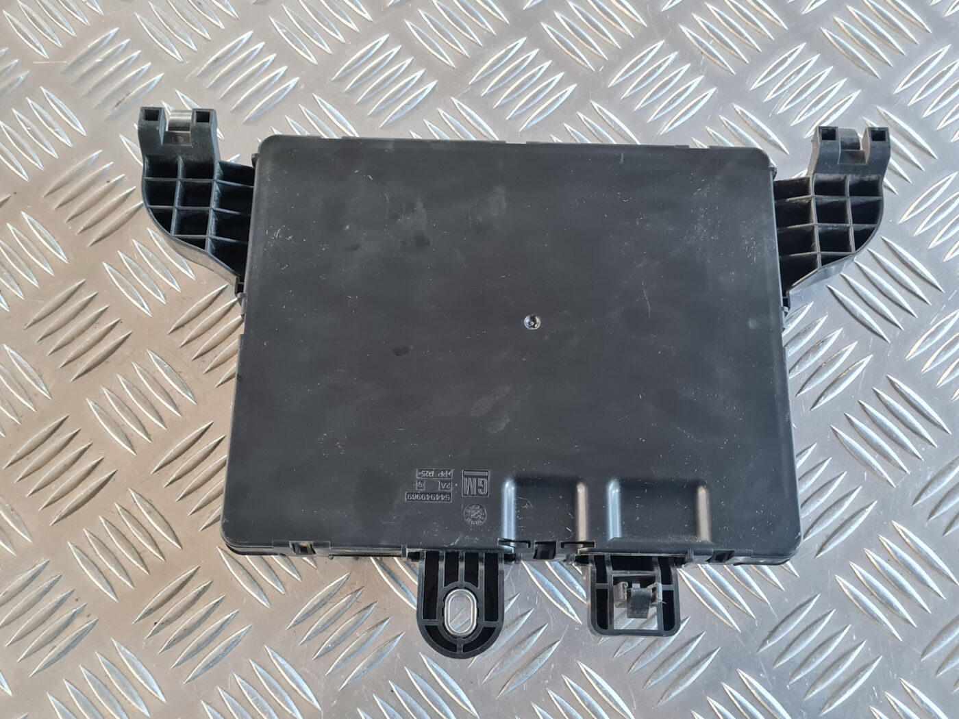 Drošinātāju bloks priekš OPEL INSIGNIA 2010 4 Drošinātāju bloks priekš OPEL INSIGNIA 2010