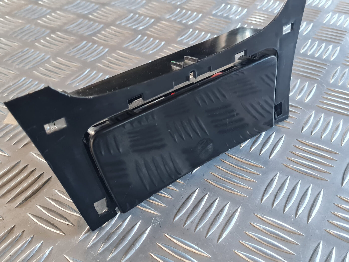 Pelnu trauks priekš OPEL INSIGNIA 2010 2 Pelnu trauks priekš OPEL INSIGNIA 2010