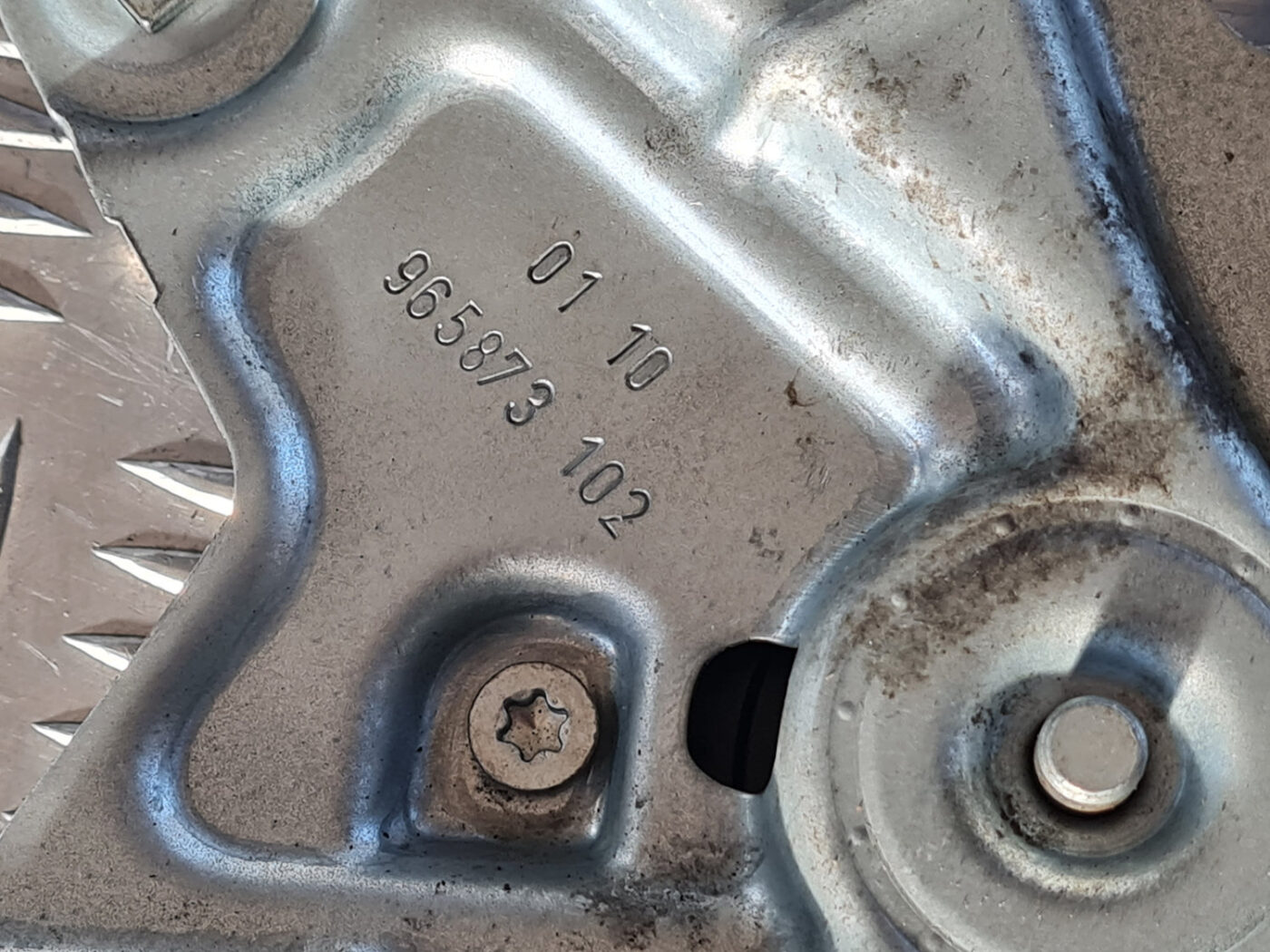 Stikla pacelšanas mehānisms priekšējais labais priekš OPEL INSIGNIA 2010 3 Stikla pacelšanas mehānisms priekšējais labais priekš OPEL INSIGNIA 2010