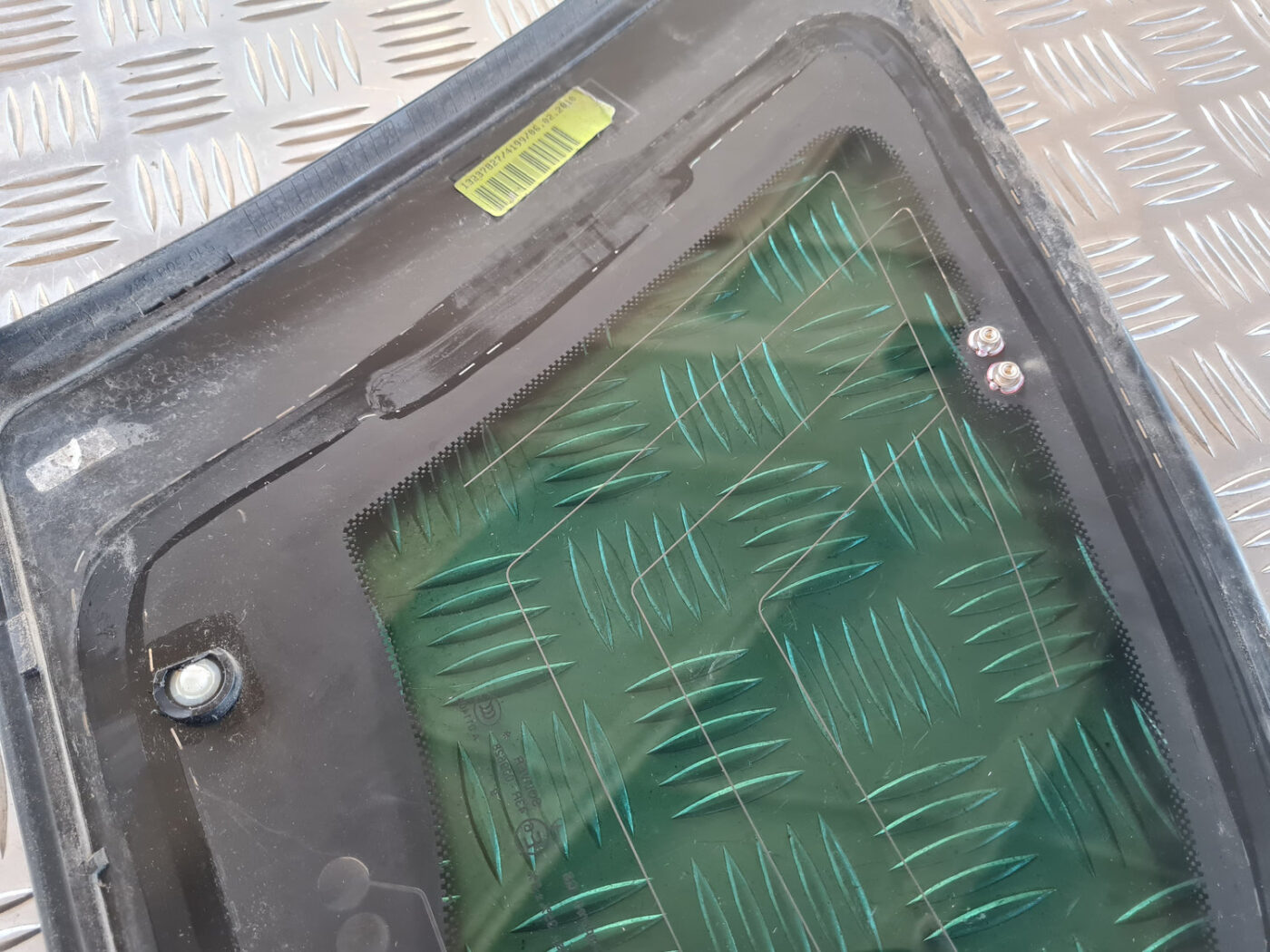 Aizmugurējais labais sānu stikls priekš OPEL INSIGNIA 2010 4 Aizmugurējais labais sānu stikls priekš OPEL INSIGNIA 2010