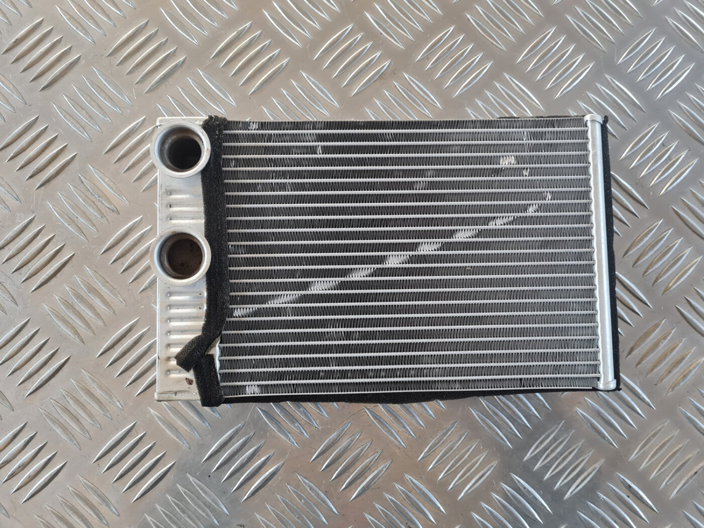 Apsildes sistēmas radiators priekš OPEL INSIGNIA 2010 2 Apsildes sistēmas radiators priekš OPEL INSIGNIA 2010