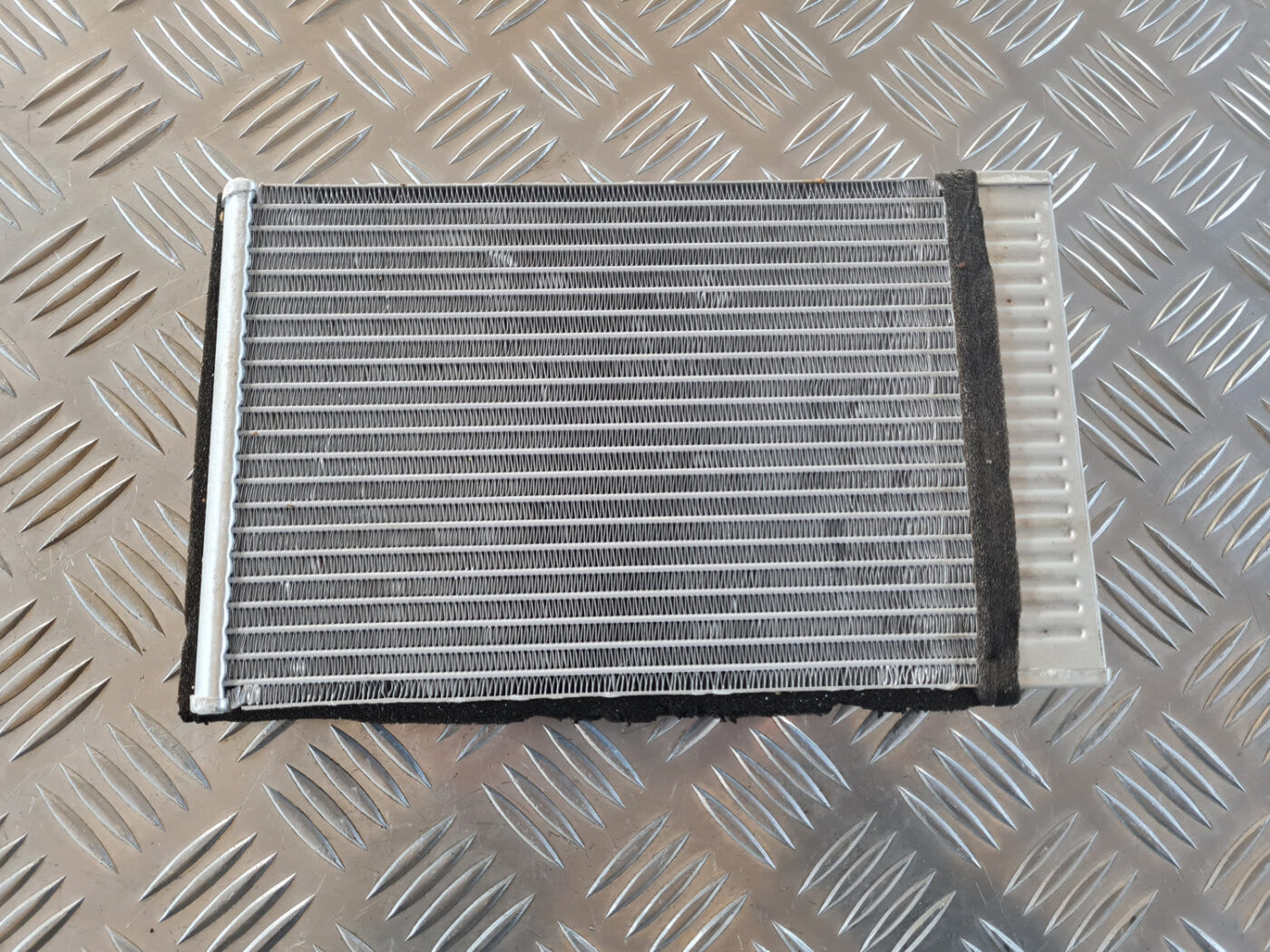 Apsildes sistēmas radiators priekš OPEL INSIGNIA 2010 4 Apsildes sistēmas radiators priekš OPEL INSIGNIA 2010