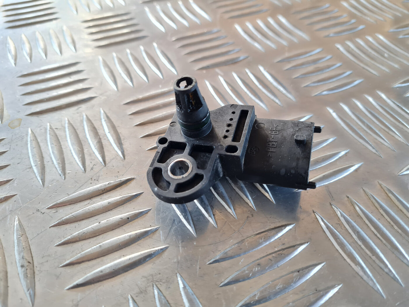 Ieplūdes kolektora spiediena devējs priekš OPEL INSIGNIA 2010 2 Ieplūdes kolektora spiediena devējs priekš OPEL INSIGNIA 2010