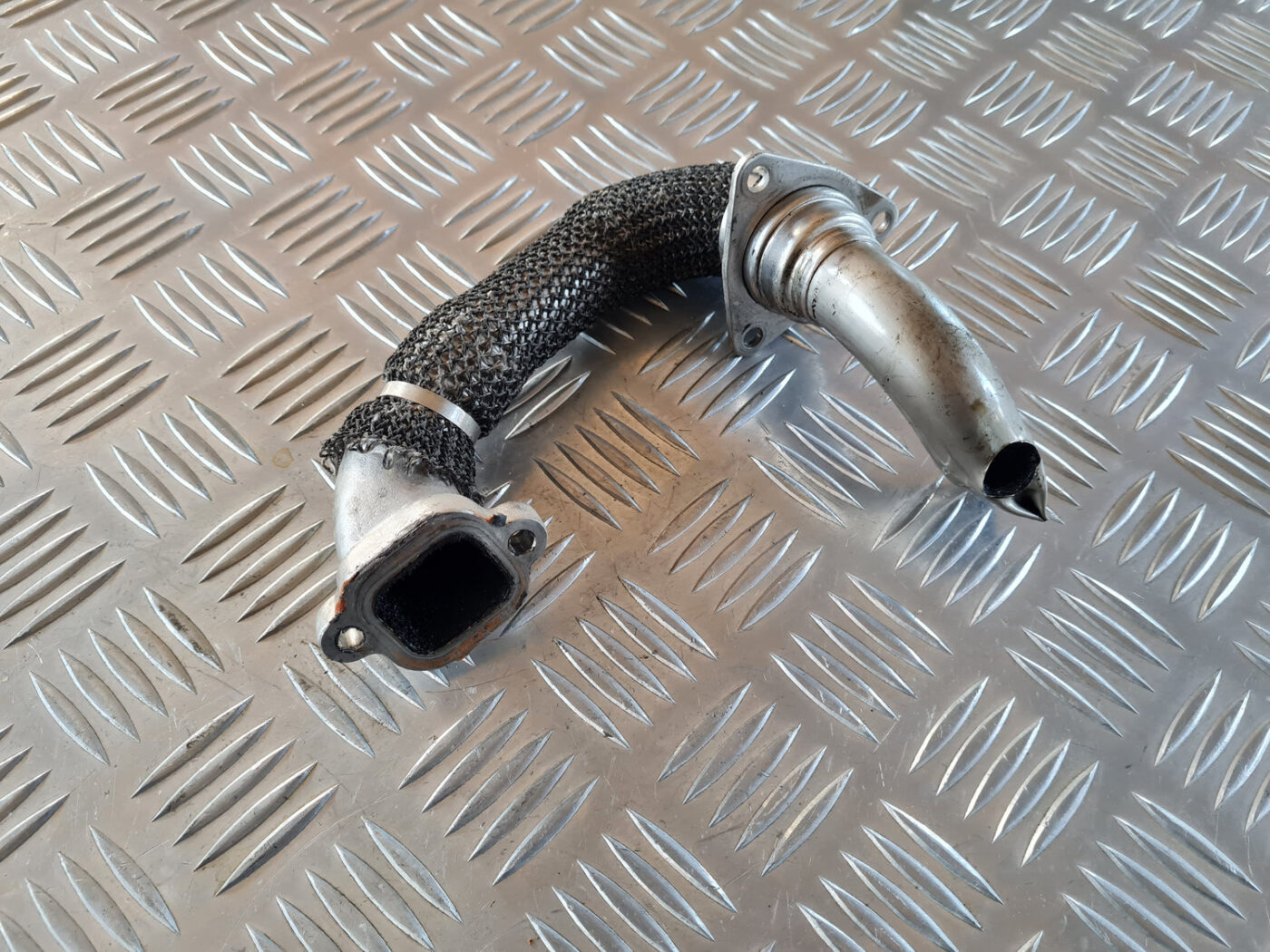 EGR caurule priekš OPEL INSIGNIA 2010 2 EGR caurule priekš OPEL INSIGNIA 2010