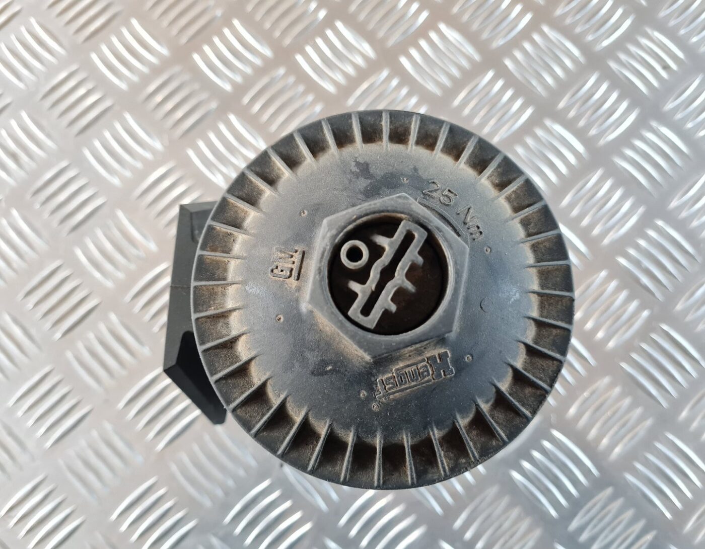 Degvielas filtra korpuss priekš OPEL INSIGNIA 2010 7 Degvielas filtra korpuss priekš OPEL INSIGNIA 2010